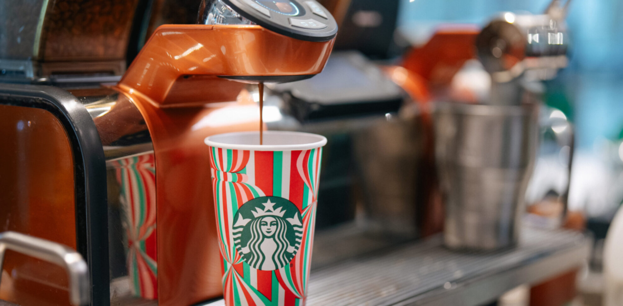 Starbucks presentó oficilamente su menú navideño