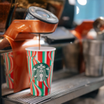 Starbucks presentó oficilamente su menú navideño