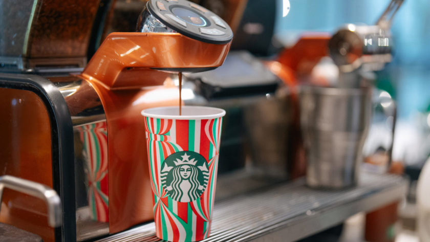 Starbucks presentó oficilamente su menú navideño