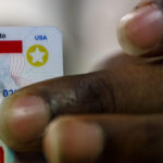 Los residentes de Estados Unidos deberán presentar identificaciones Real ID para viajar