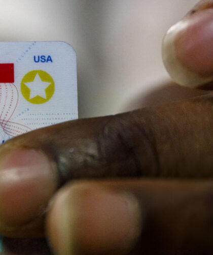 Los residentes de Estados Unidos deberán presentar identificaciones Real ID para viajar