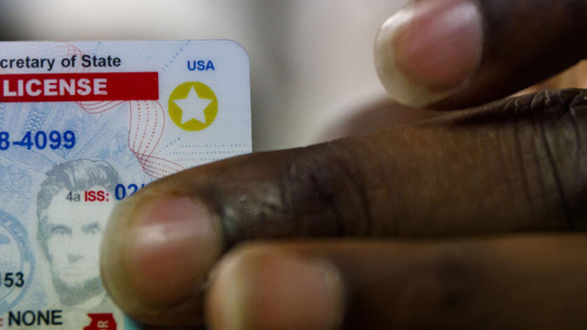 Los residentes de Estados Unidos deberán presentar identificaciones Real ID para viajar