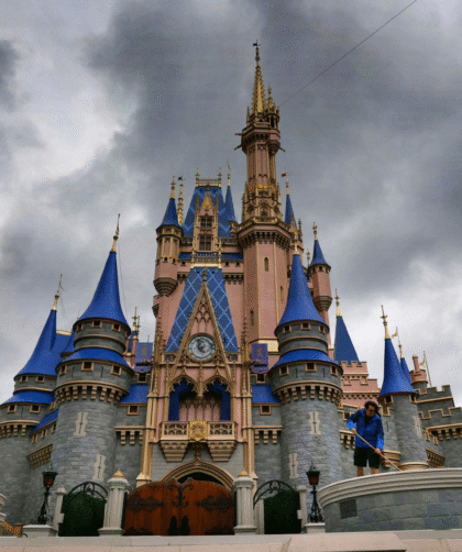 Disney puso bajo licencia a Cast Members venezolanos con TPS