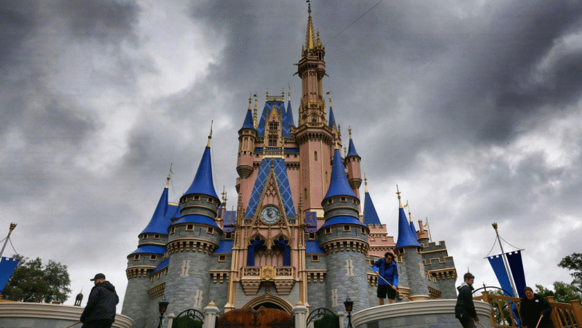 Disney puso bajo licencia a Cast Members venezolanos con TPS