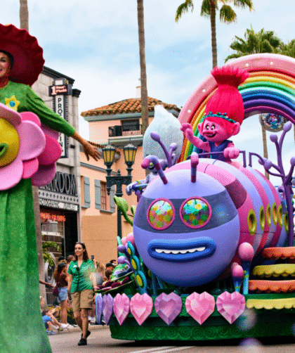 Las carrozas de ‘Trolls’ y ‘Kung Fu Panda’ regresaron a la Mega Movie Parade