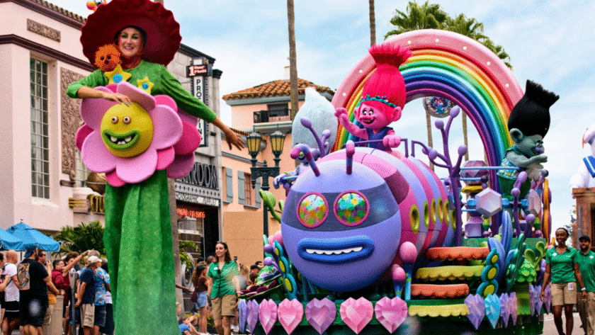 Las carrozas de ‘Trolls’ y ‘Kung Fu Panda’ regresaron a la Mega Movie Parade