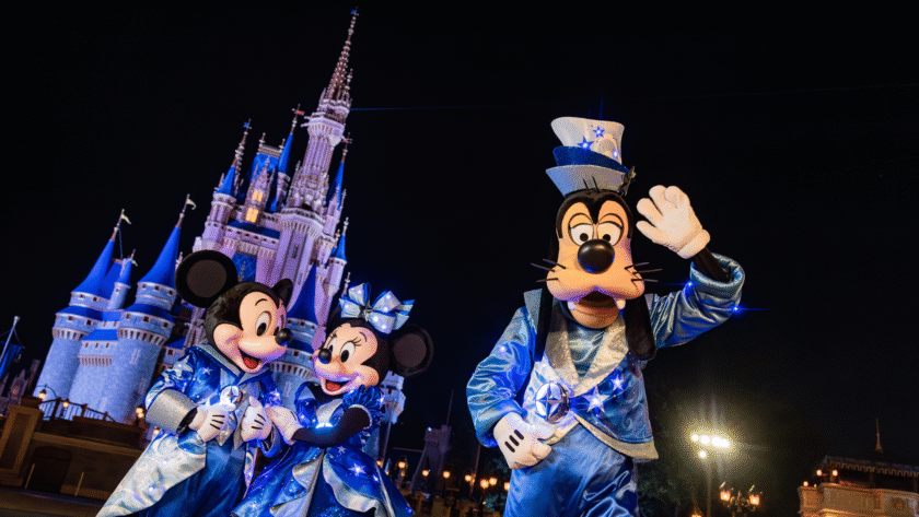 Mickey Mouse & Friends lucirán trajes especiales para la Disney Starlight Parade