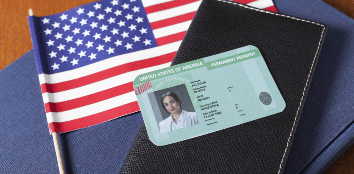 USCIS extendió periodo de validez de la Green Card a 36 meses